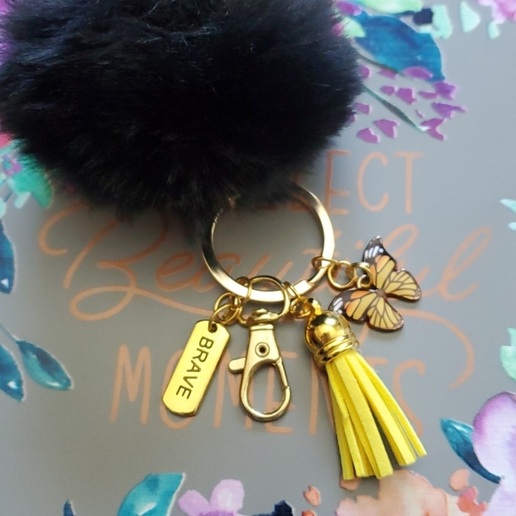 Butterfly 🦋 Pom Pom keychain with charm - Picture 2 of 4